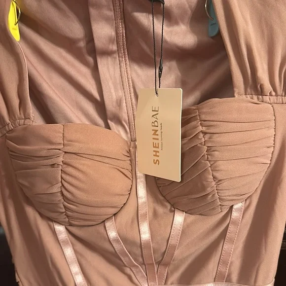 NWT SHEIN BAE long sleeve ruched dress in L - Picture 3 of 12